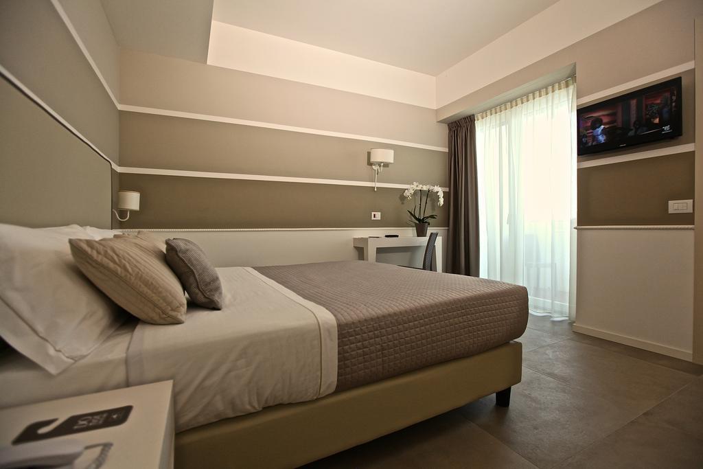 Hotel Ambassador มาร็อตตา ภายนอก รูปภาพ