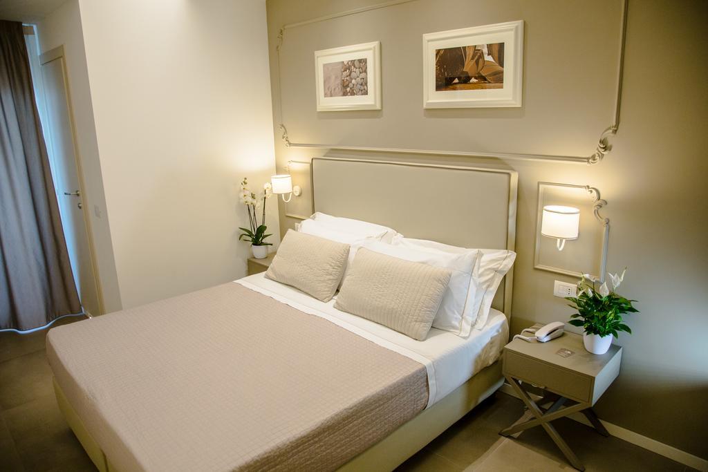 Hotel Ambassador มาร็อตตา ภายนอก รูปภาพ