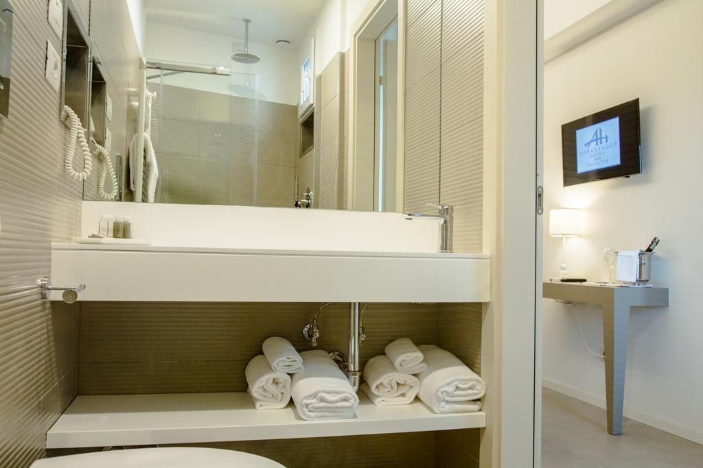 Hotel Ambassador มาร็อตตา ภายนอก รูปภาพ