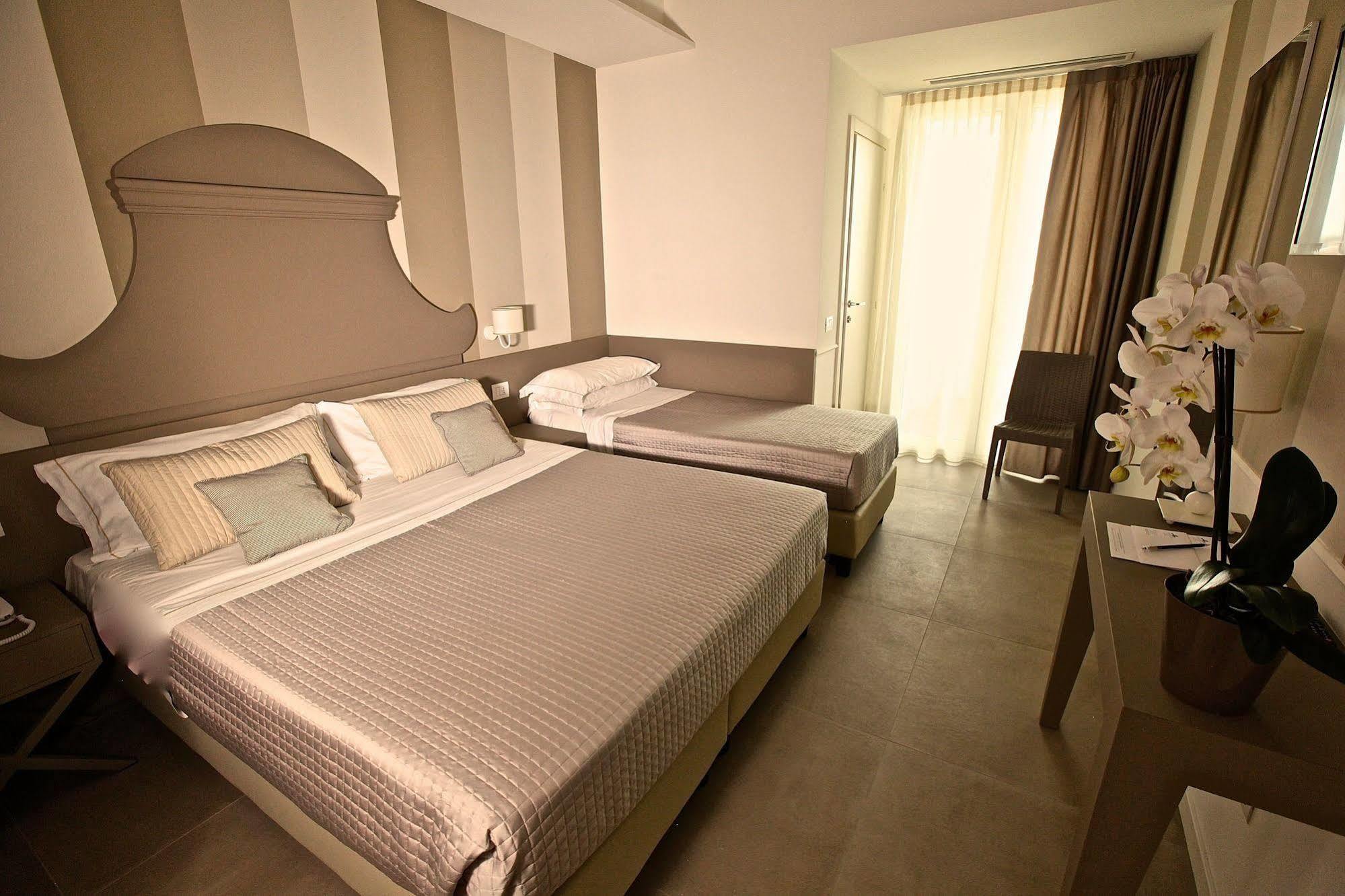 Hotel Ambassador มาร็อตตา ภายนอก รูปภาพ